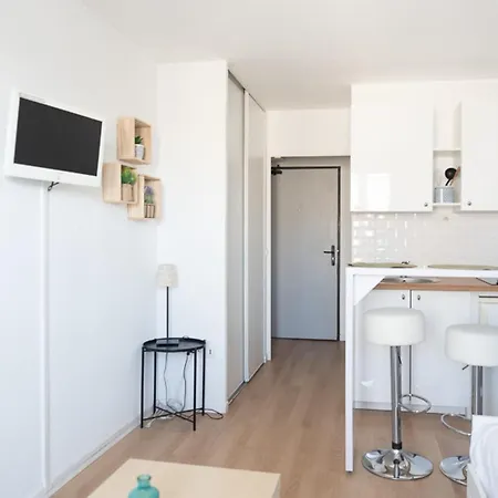 Charming In Saint-denis Apartment