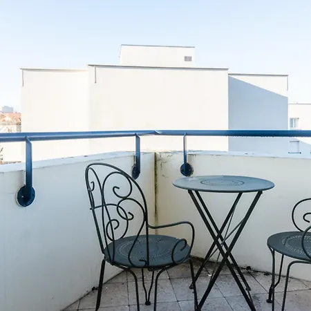 Charming In Saint-denis Apartment