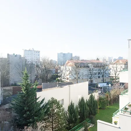 Charming In Saint-denis Apartment